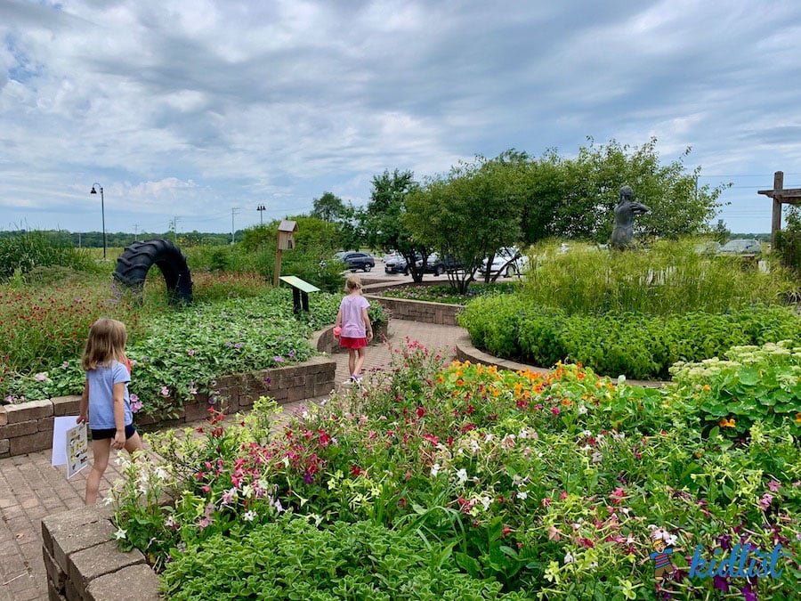 Peck Farm, IL - Peck Farm Park and Hawks Hollow Nature Playground in Geneva